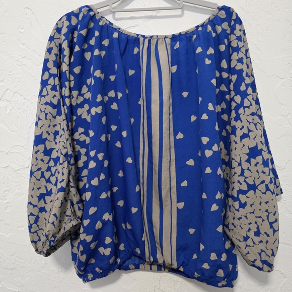Express Blue and Tan Hearts Top - Picture 3 of 7